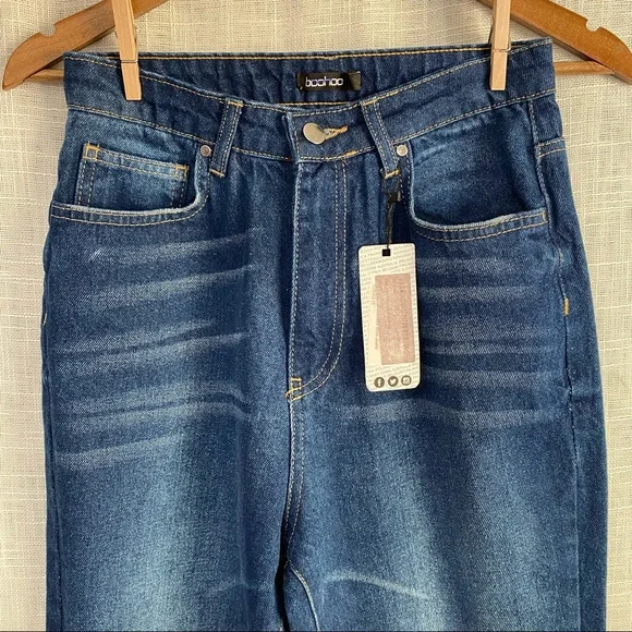 NWT Boohoo High Waist Distressed Mom Jeans - Picture 4 of 9